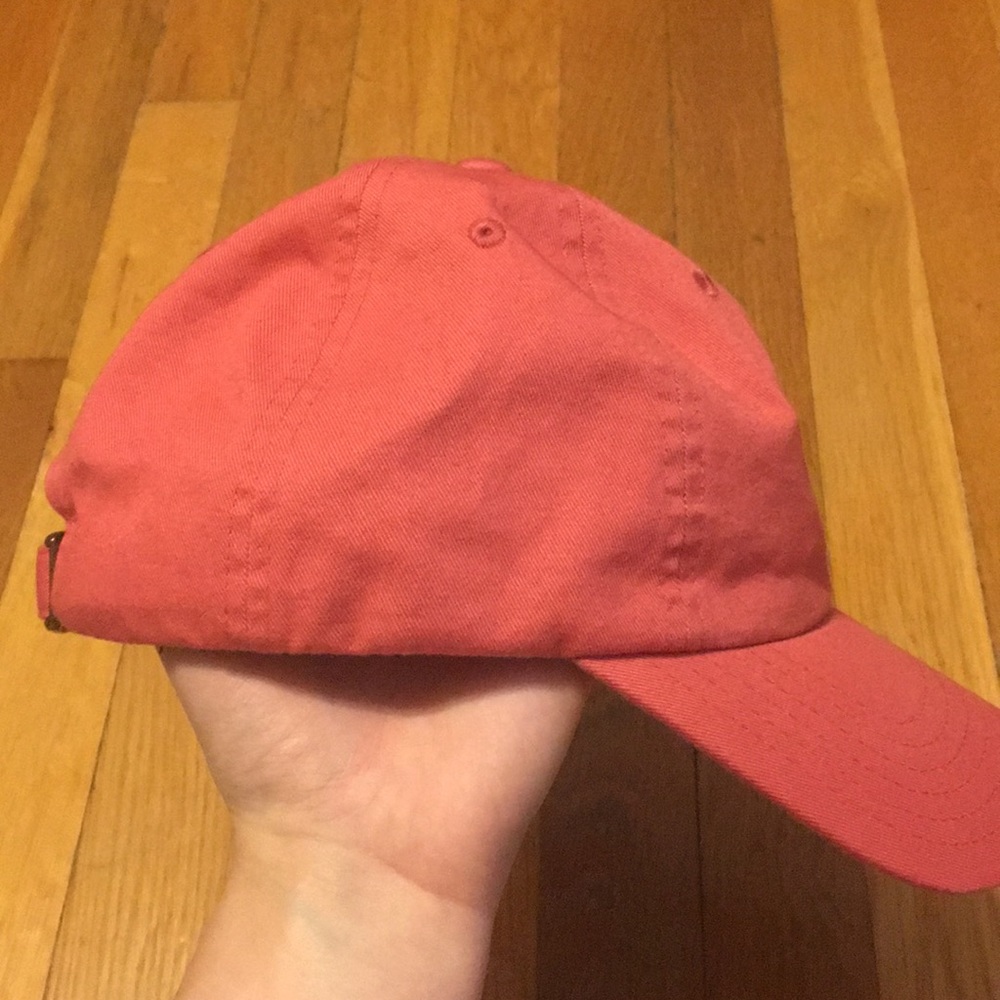 Vineyard Vines Whale Logo Hat🐳 PRICE DROP‼️ - Picture 5 of 6